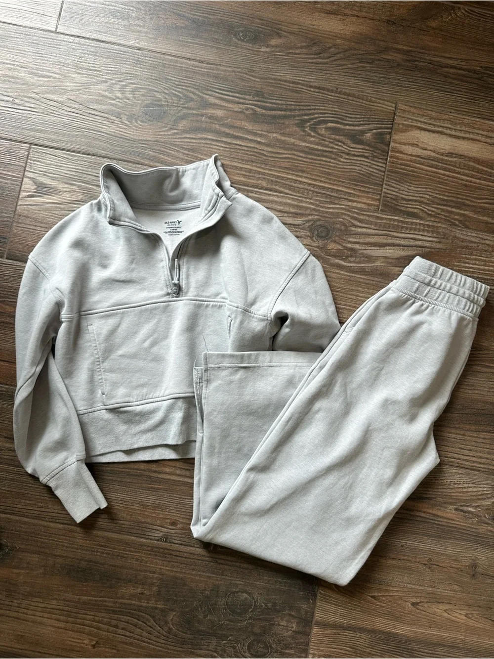 Bundle Old Navy Athletic Casual Hoodie & Sweatpants Set - Black and Light Gray